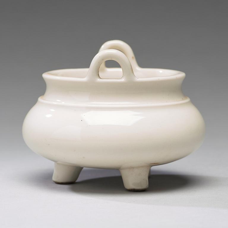 A blanc de chine censer, Qing dynasty, Kangxi (1662-1722).