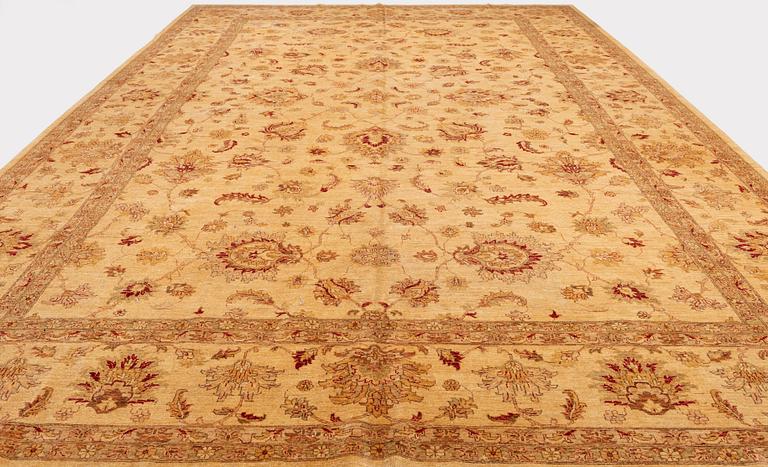 A Peshawar/Lahore carpet, ca 602 x 397 cm.