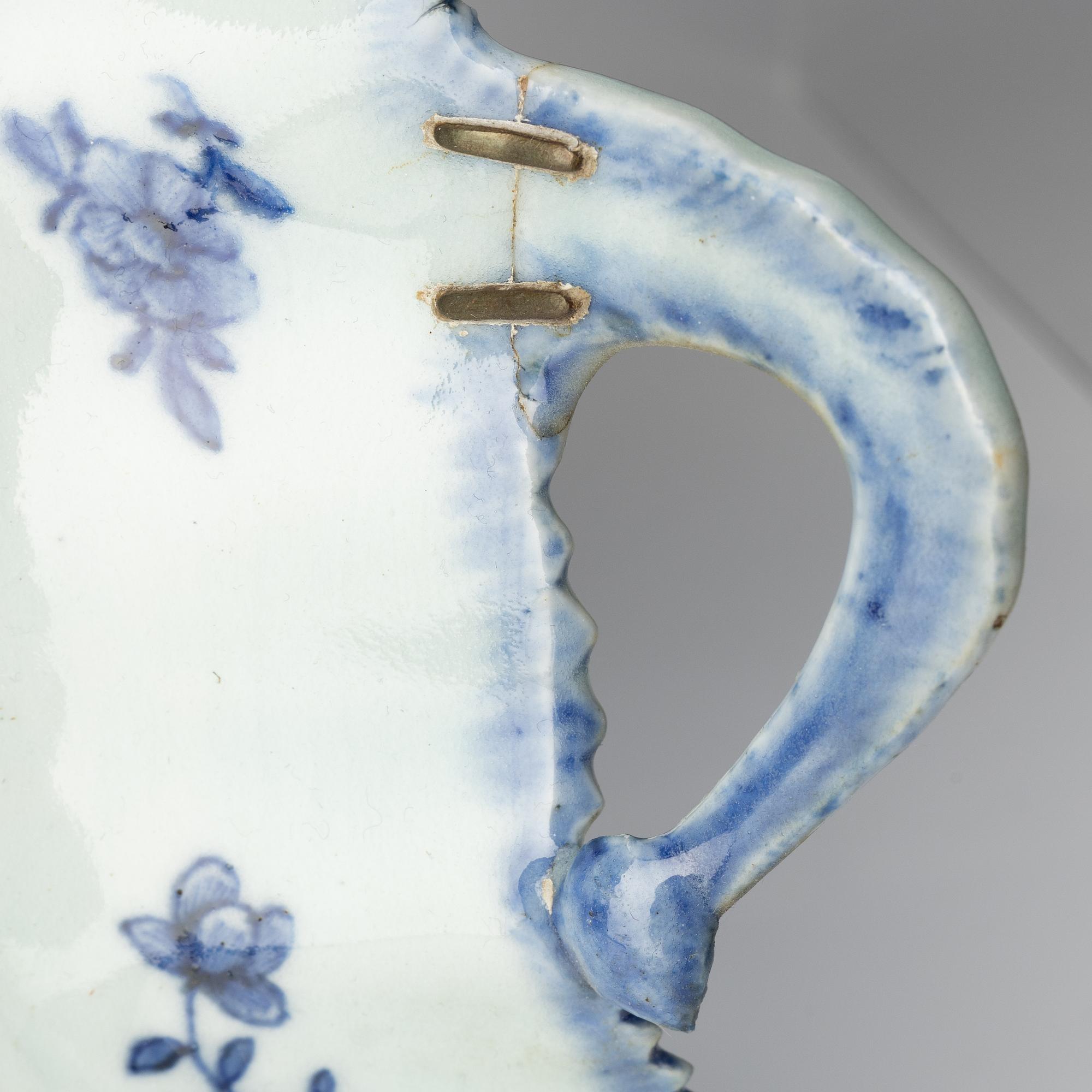 Fat, tre stycken, porslin. Qingdynastin, Qianlong (1736-95).