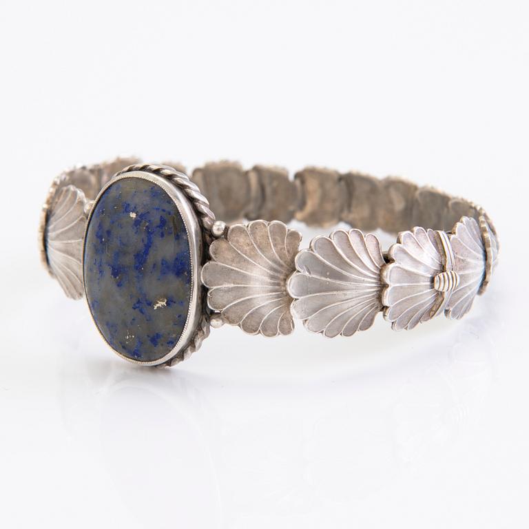 ARMRING, silver, lapis lazuli. Tillander, Helsingfors, 1938.