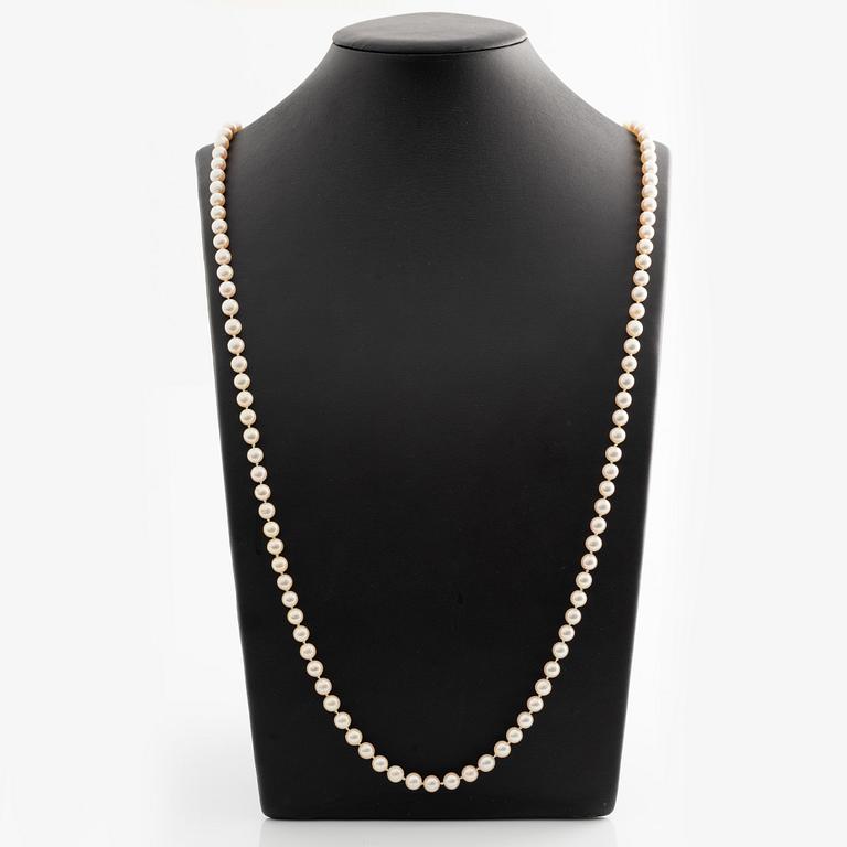 Collier odlade pärlor lås 14K guld med diamanter.