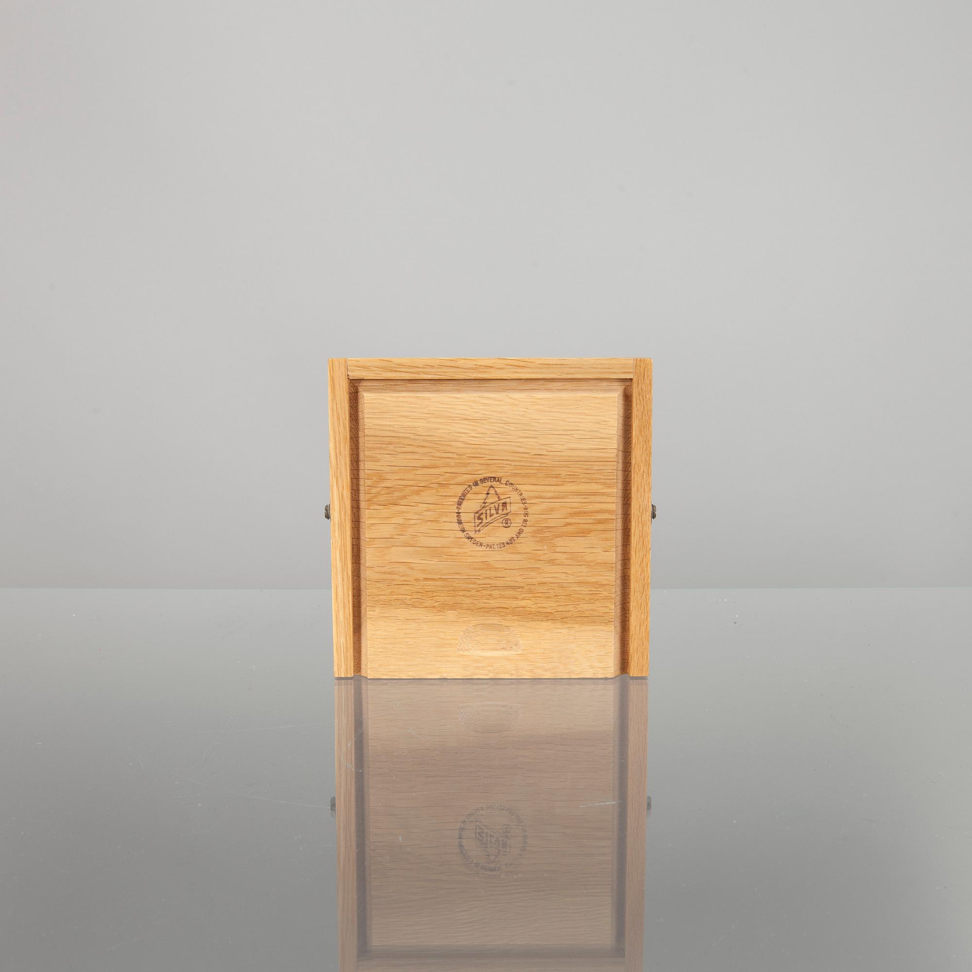 FARTYGSKOMPASS i SCHATULL, Silva Typ 41, AB Bröderna Kjellström, Stockholm, 1900-talets senare hälft.