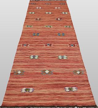 A Kilim runner carpet, 287 x 78 cm.