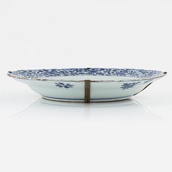 A blue and white porcelain dish, China, Kangxi (1662-1722).