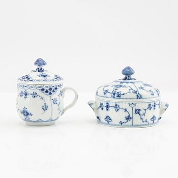 Servis ca 51 dlr "Musselmalet, hel och halvblonde" Royal Copenhagen Danmark porslin sent 1900-tal.