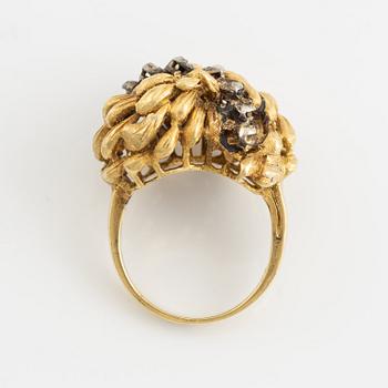 Gold leaf shaped and diamond ring.
