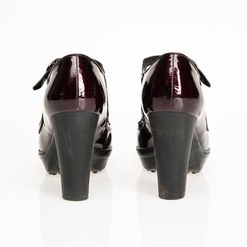 SKOR, Tod's.