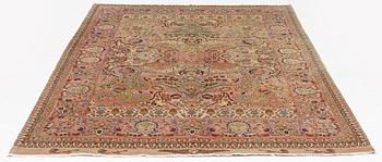 A fine Tabriz carpet of 'Polonaise' design, c. 270 x 182 cm.