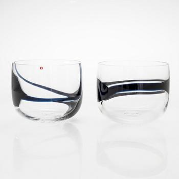 Timo Sarpaneva, skålar, 2 st 3042 "Blues" den andra är signerad Timo Sarpaneva Iittala 1988.
