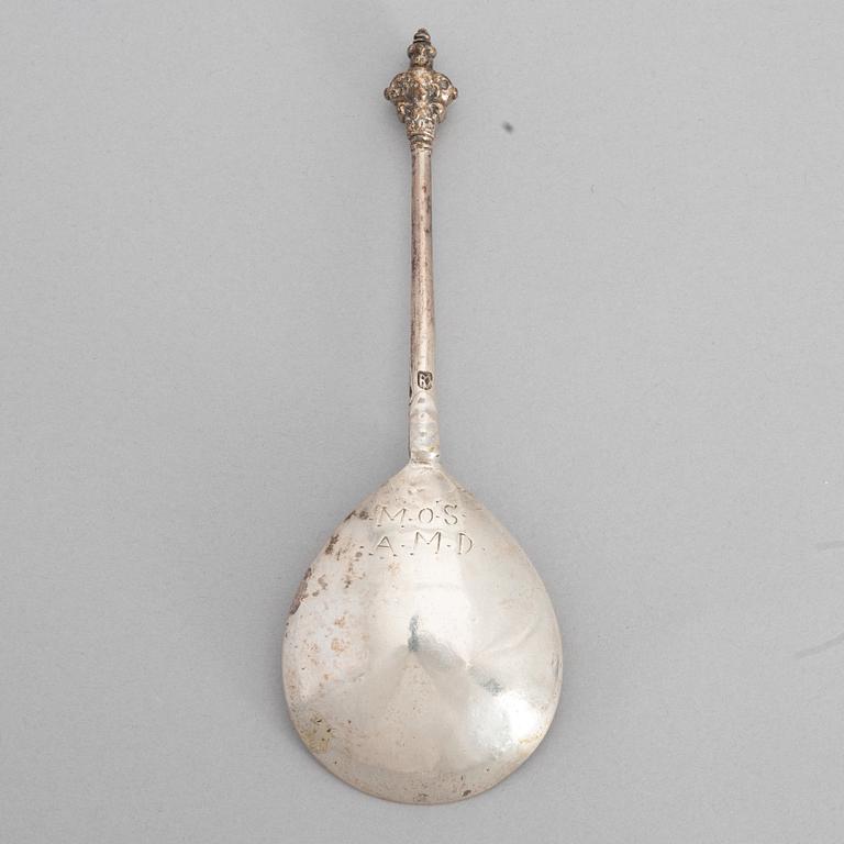 A Swedish 17th Century silver spoon, mark possibly of David Richter the elder (Stockholm 1630-1677 (-78)).