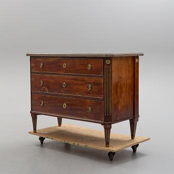 A late Gustavian mahognay chest of drawers, circa 1800.