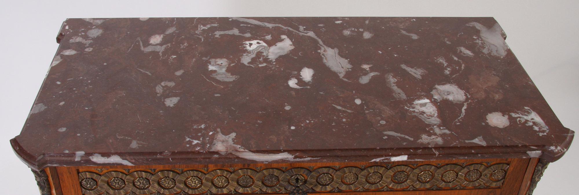 BYRÅ, gustaviansk stil. Haupt kopia.