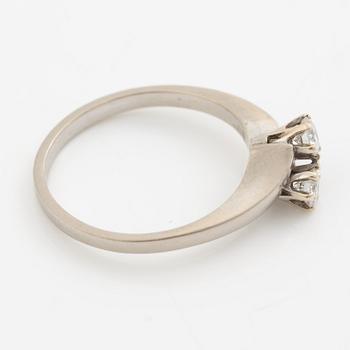 Ring 18K white gold with round brilliant-cut diamonds.