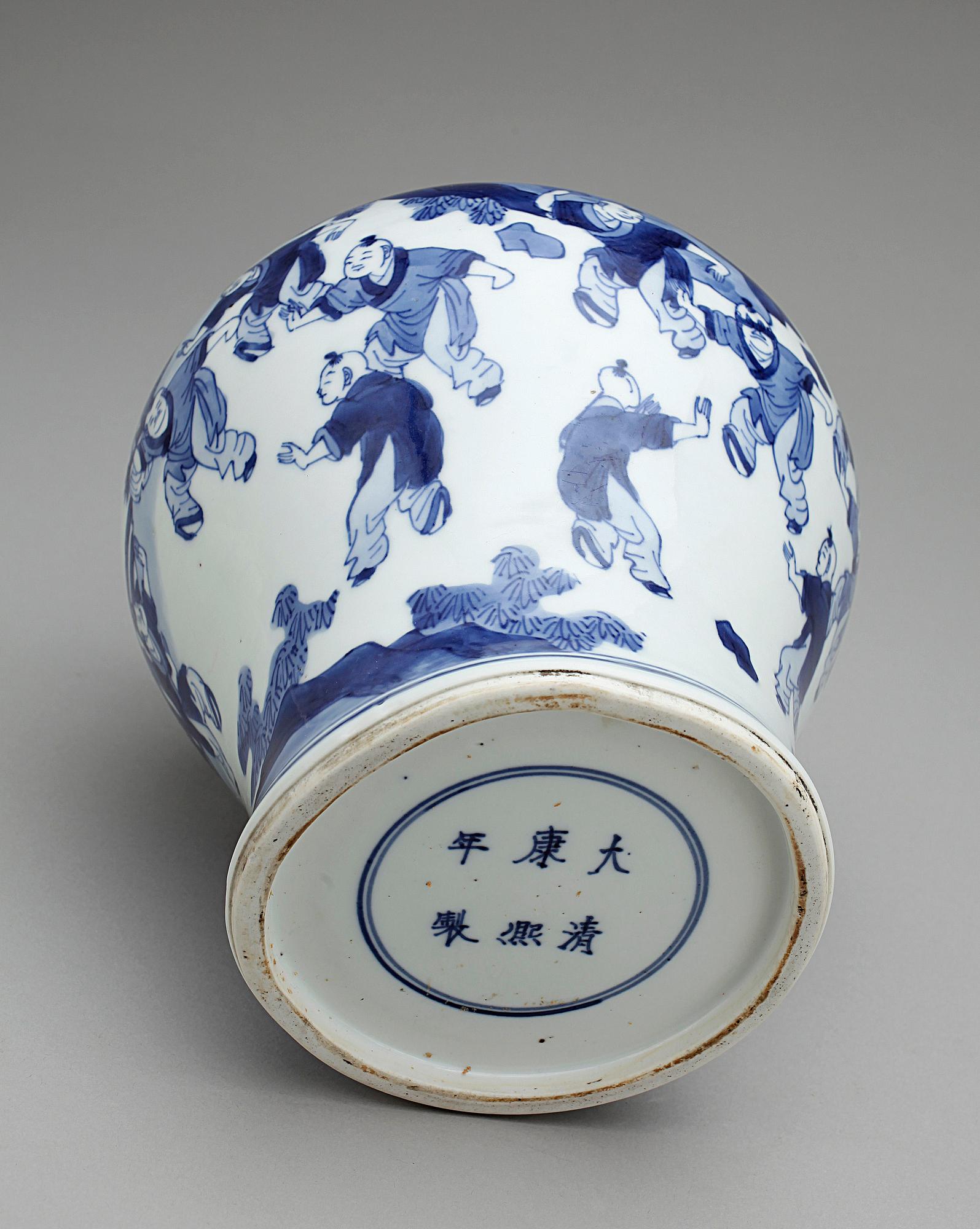 VAS, porslin, Kangxistil, Kina, 1800-tal.