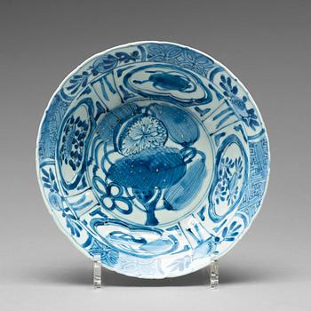 A blue and white kraak bowl, Ming dynasty, Wanli (1523-35).