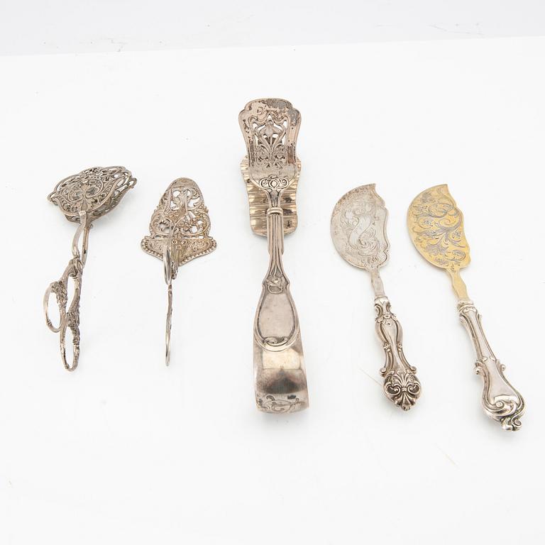 A collection of serving cutlery, 21 pieces, silver, 18th/19th/20th century, various manufacturers weight appr 1397 grams.