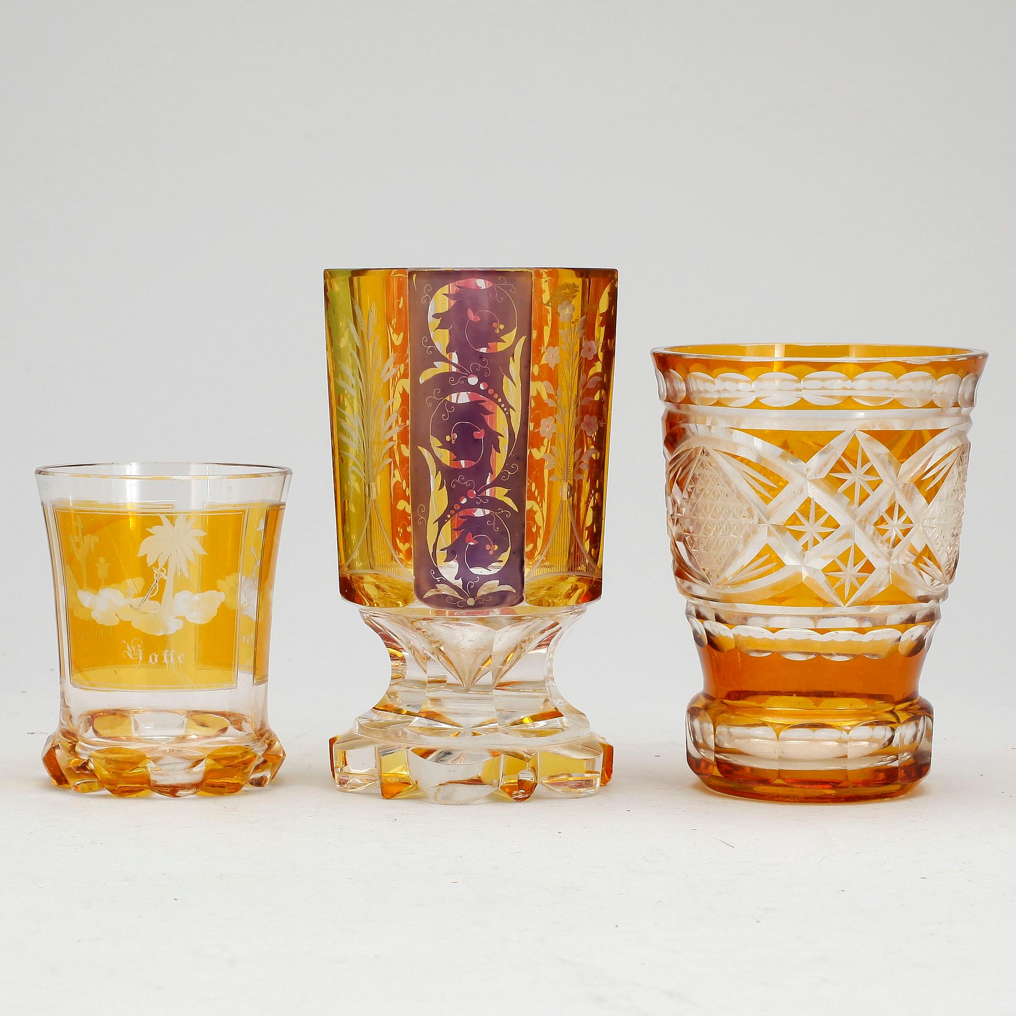 BÄGARE, 3 st, glas, Böhmen, 1900-talets första hälft.