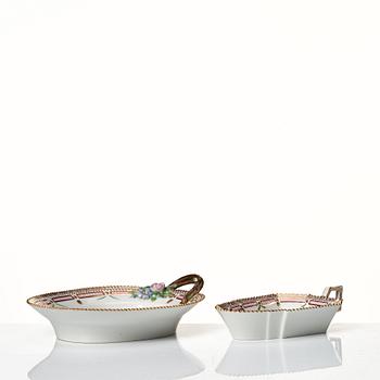 A Royal Copenhagen 'Flora Danica' tazza and two serving dishes, Denmark, 20th Century.