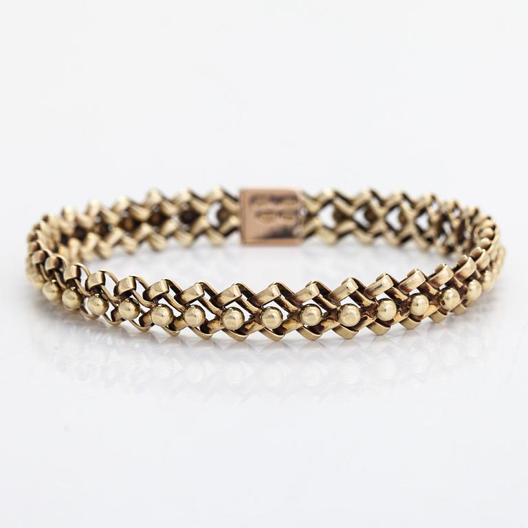 A 14K gold bracelet. Finnish import marks.