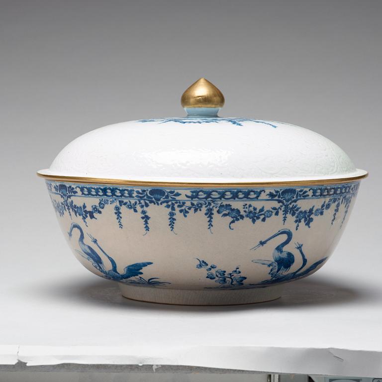 A large blue and white armorial punch bowl with cover, Qing dynasty, Qianlong (1736-95).