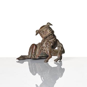 A bronze sculpture of a buddhist lion and her puppy, Qing dynasty, 19th Century.