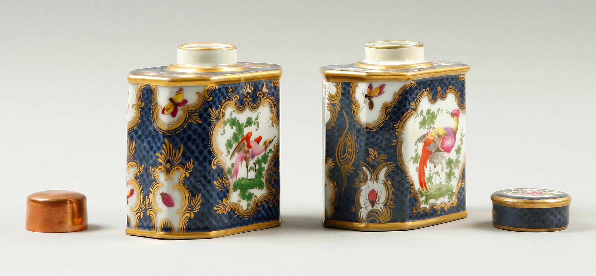 TEDOSOR, 2 st snarlika. Porslin, trol Kina. 1800-tal.