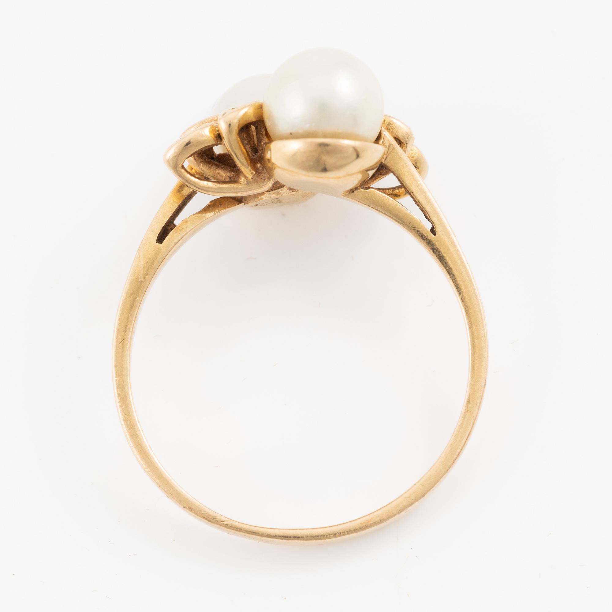 Ring, 18K guld med pärlor samt små åttkantslipade diamanter.