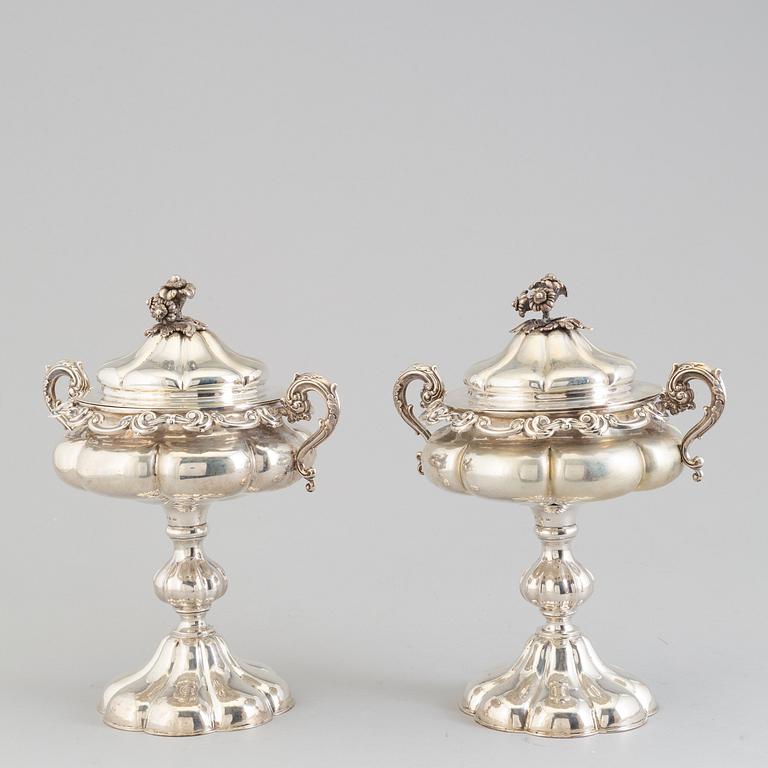 A pair of silver bonbonieres, Lars Larsson, Gothenburg, 1853.