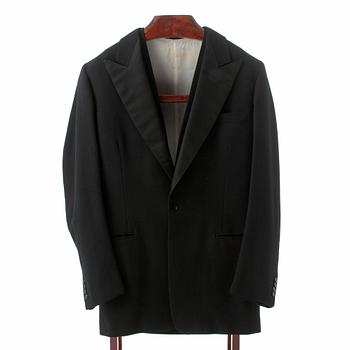 269. NK / STILENCO, a black wool men's suit consisting of dinner jacket, vest and pants.