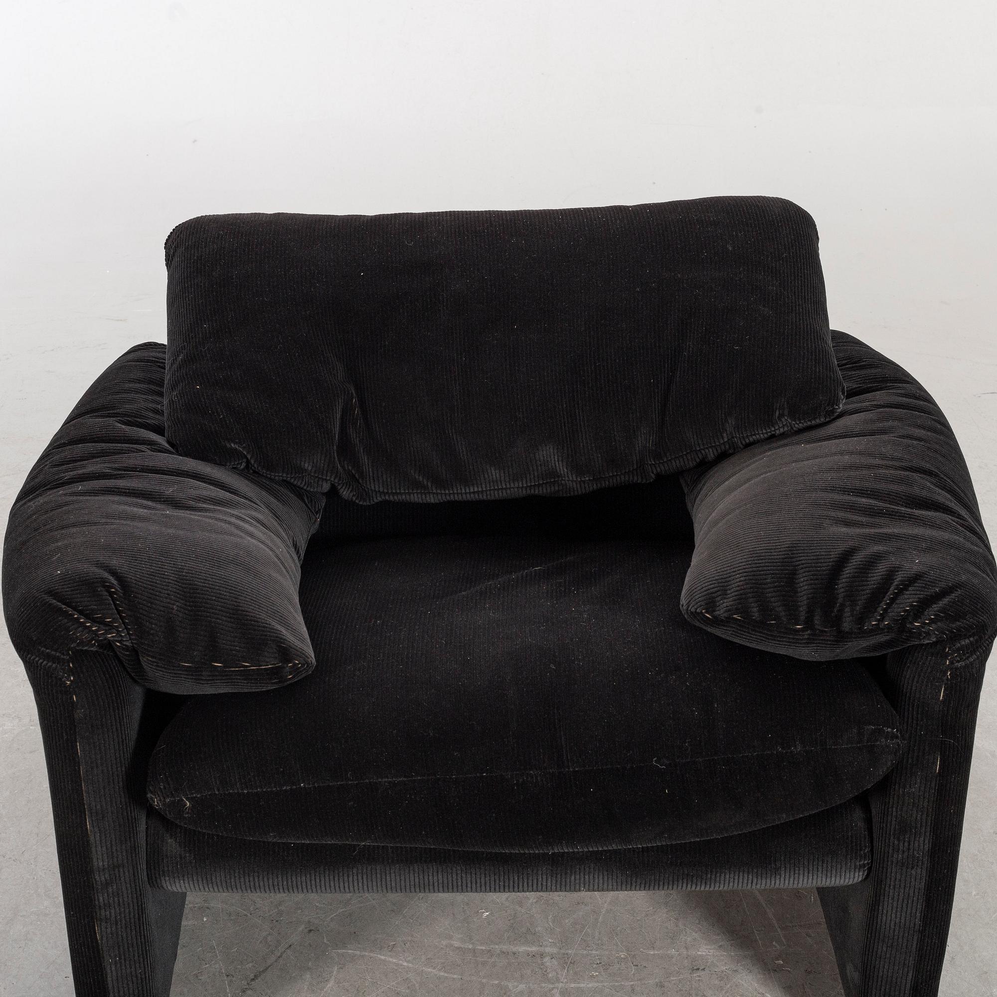 A late 20th century "Maralunga" VICO MAGISTRETTI lounge chair for Cassina.