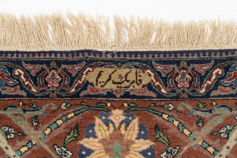 A carpet, semi-antique, Tabriz, signed, ca 271 x 175 cm.