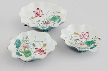 Four peices of chinese porcelain, 18th century.