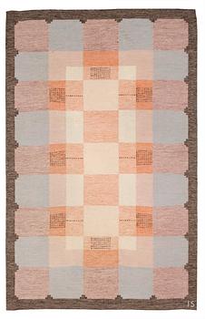 935. CARPET. Rölakan (flat weave). 302 x 192 cm. Signed IS (probably Ingegerd Silow).