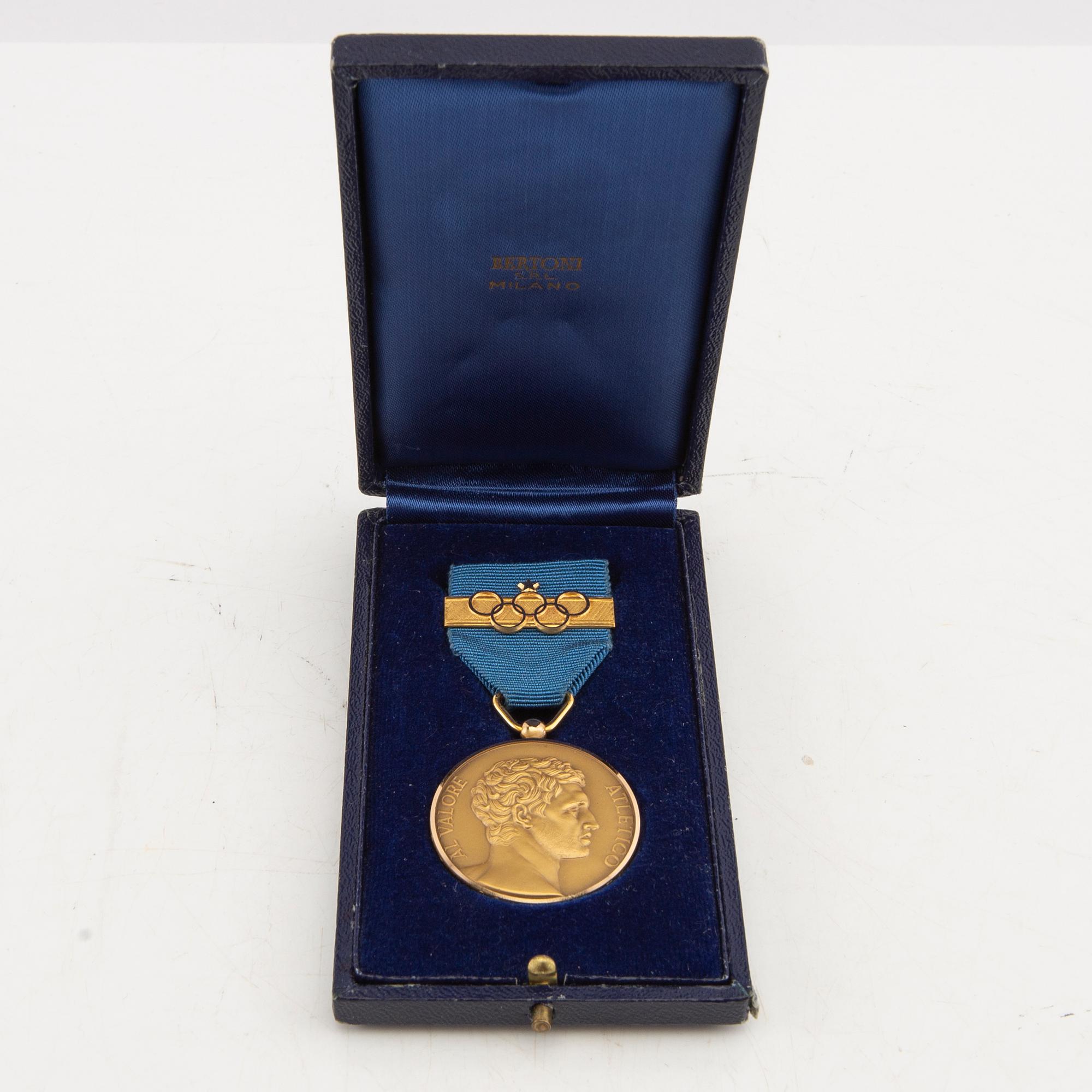 Athletic Valour Medal in 18K gold awarded to Francesco Gargano, Bertoni Milano Italy.