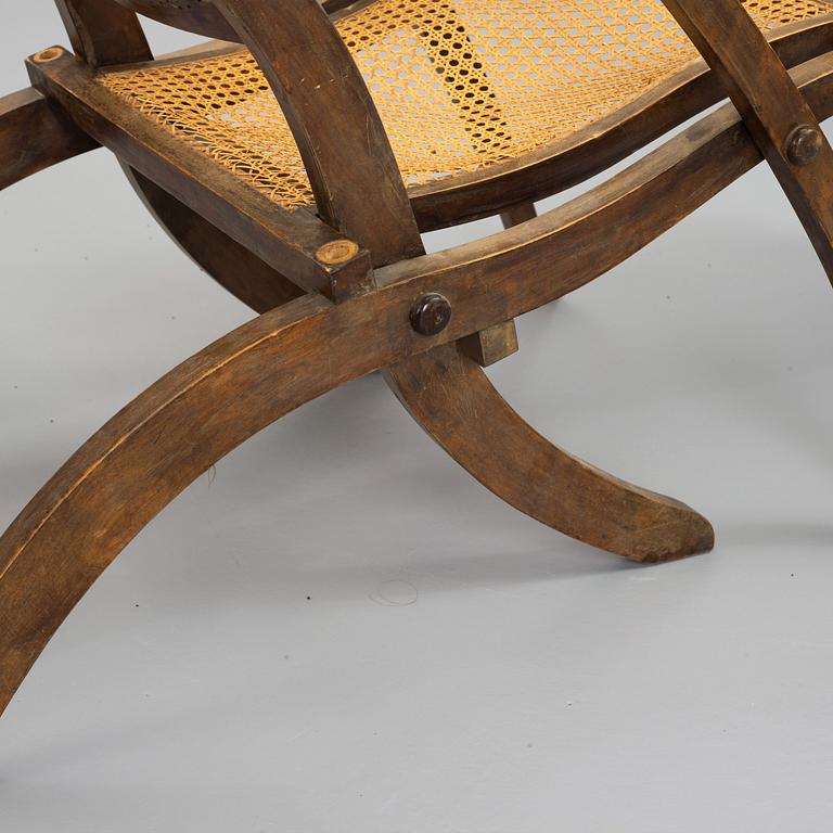 A stained wood and rattan deck chair, first half of 20th century.