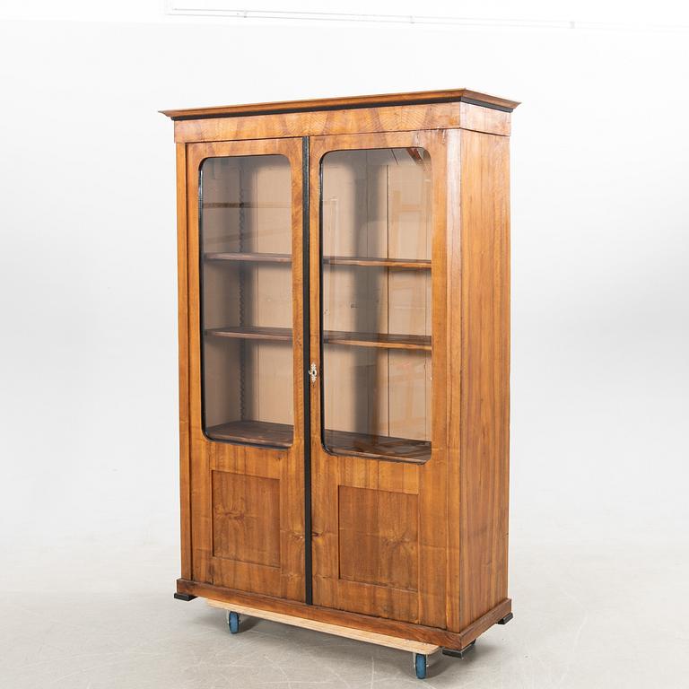 Display cabinet, first half of the 20th century.