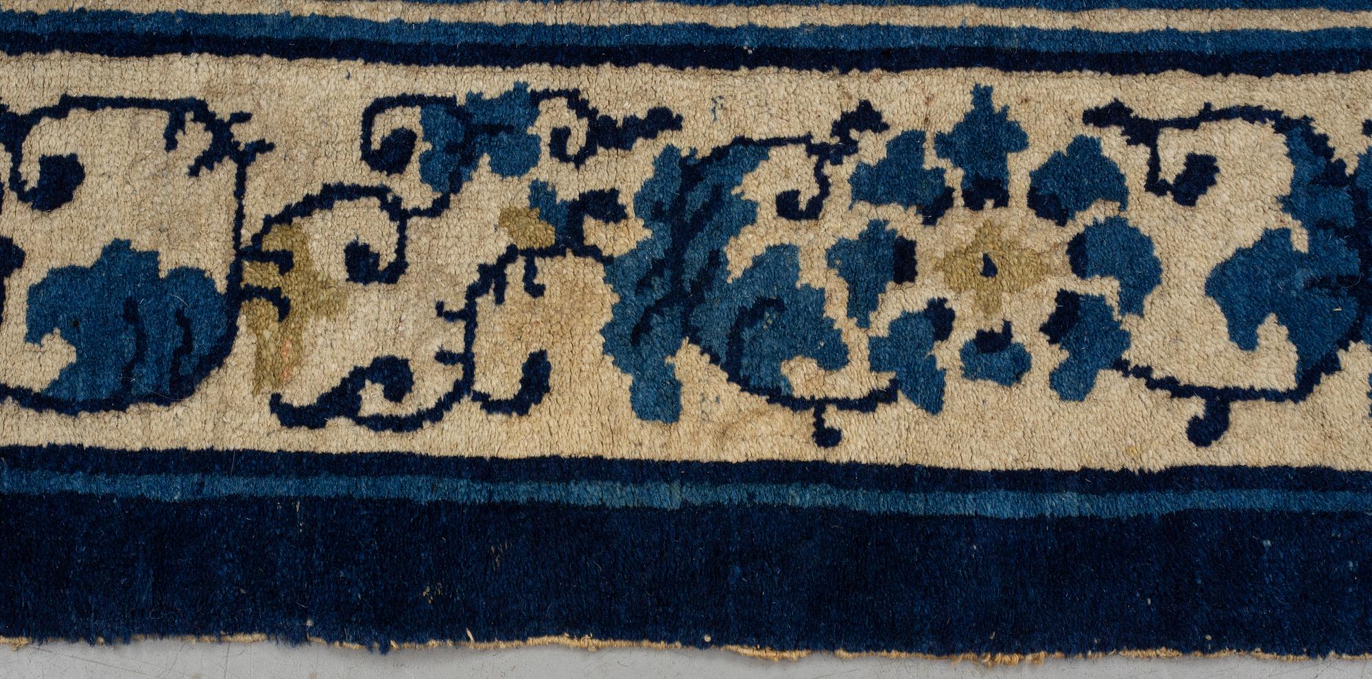 Matto, semi-antique Beijing probably, ca 263 x 179,5-183,5 cm, China.