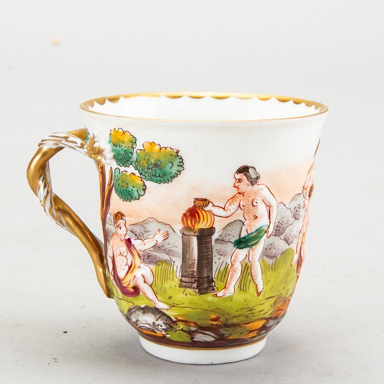 Koppar med fat 13 st Neapelliknande märke Italien 1900-tal porslin.