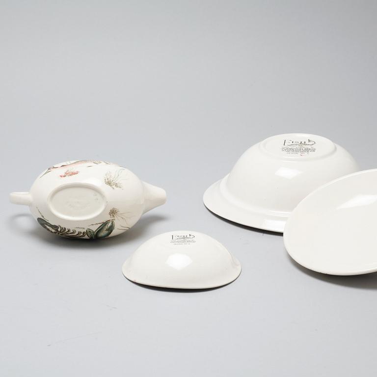 17 pieces of eartheware tableware from Johnson Bros, England, second half of the 20th century.