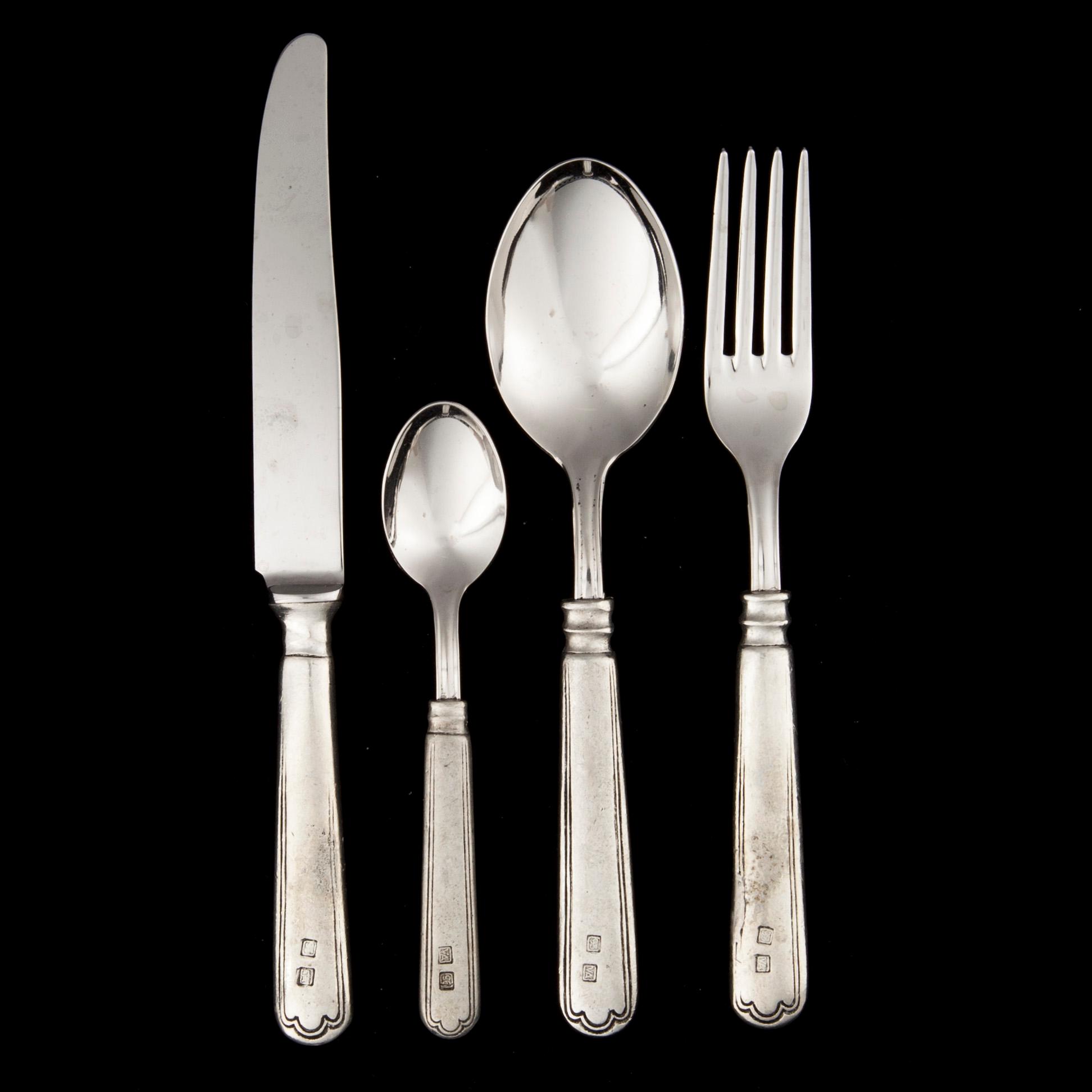 BESTICKUPPSÄTTNING, 32 delar, vitmetall, märkta VA 95.