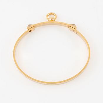 Hermès a bangle "Collier de chien" in 18K gold with round brilliant-cut diamonds.