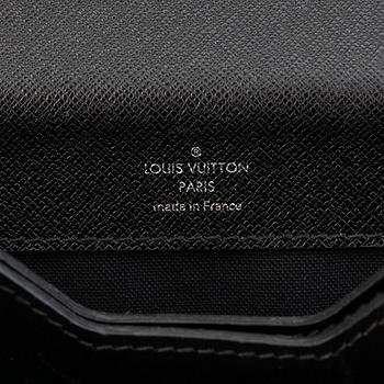 Louis Vuitton, a 'Neo Robusto' briefcase.