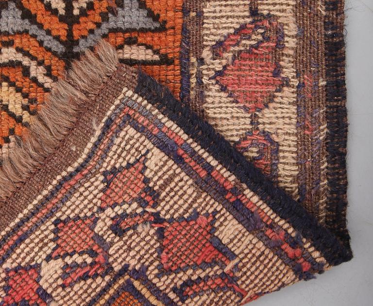 MATTA, orientalisk, semiantik.  Ca 87 x 40 cm.