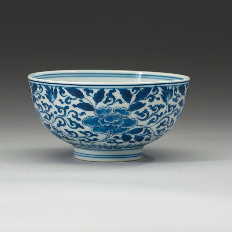 A blue and white bowl, Qing dynasty Kangxi (1662-1722). With Kangxis six characters mark and of the period.