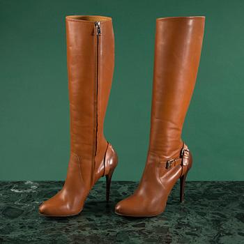 A pair of Ralph Lauren leather boots, size 9.