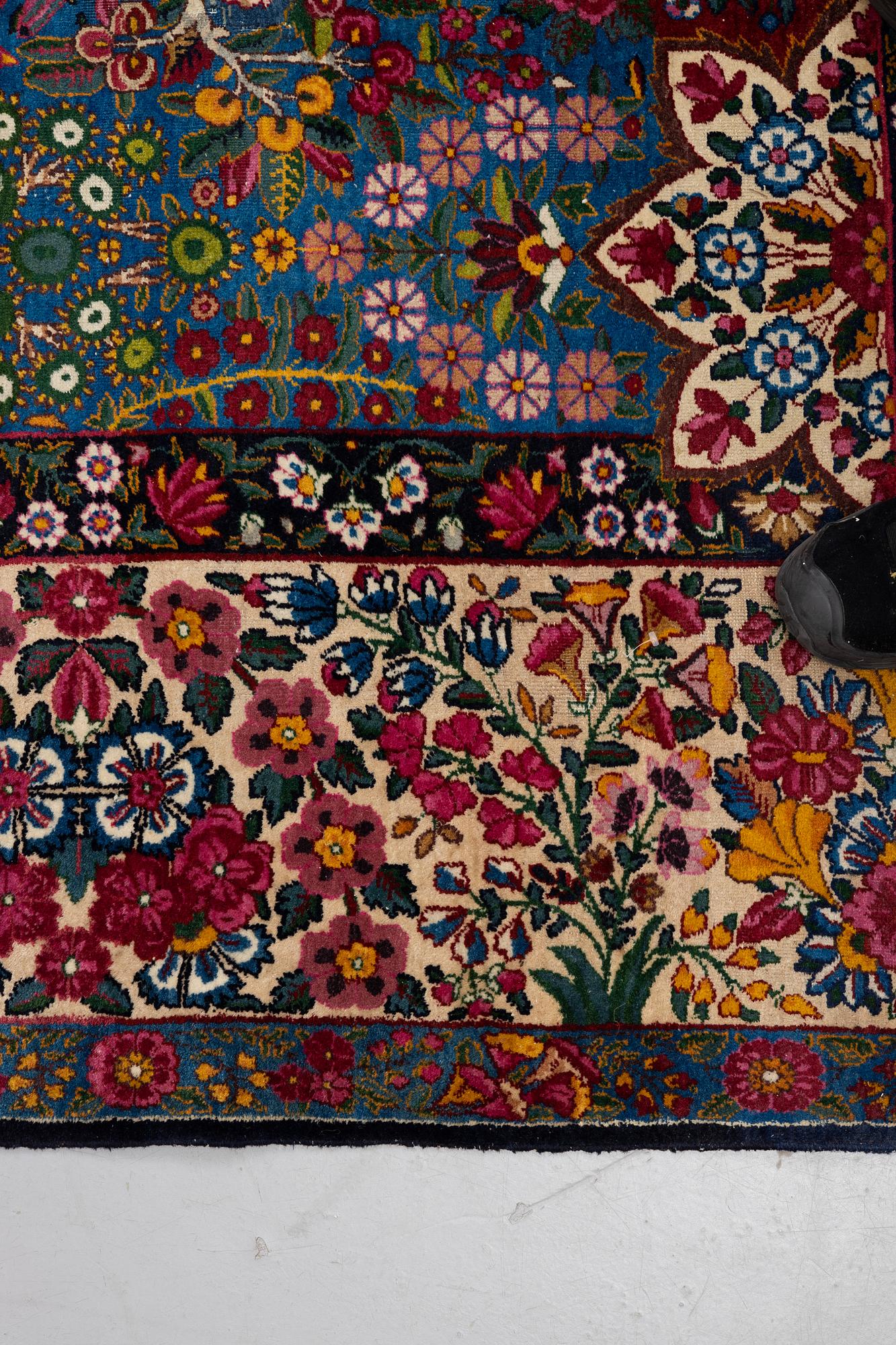 A carpet, semi-antique Kerman, ca 453 x 340 cm.