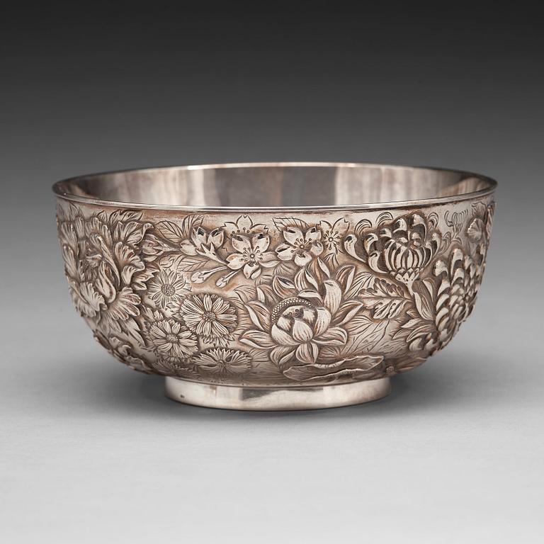 A Japanese silver bowl, early 20th Century.