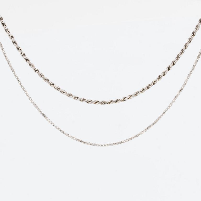 2 WHITEGOLD CHAINS, 18K, Chain with rope design Balestra.