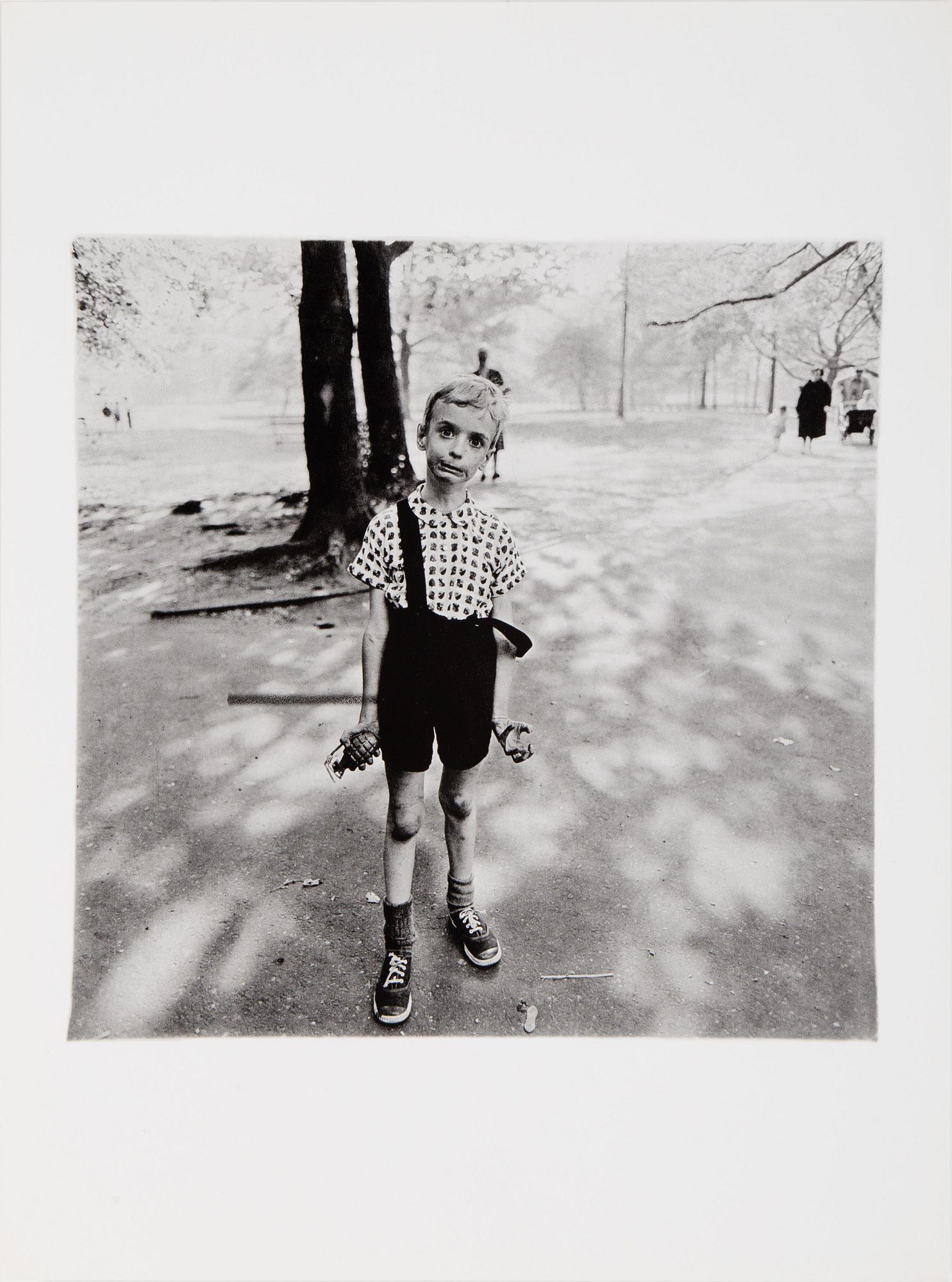 DIANE ARBUS, Portfolio with 12 heliogravures published by Electa in 1979. Numbered 26/1000.