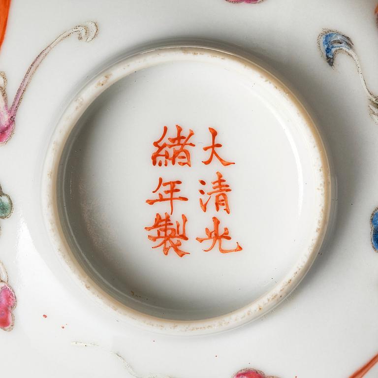 An elegant 'bat' cup, Qing dynasty, with Guangxu mark (1875-1908).